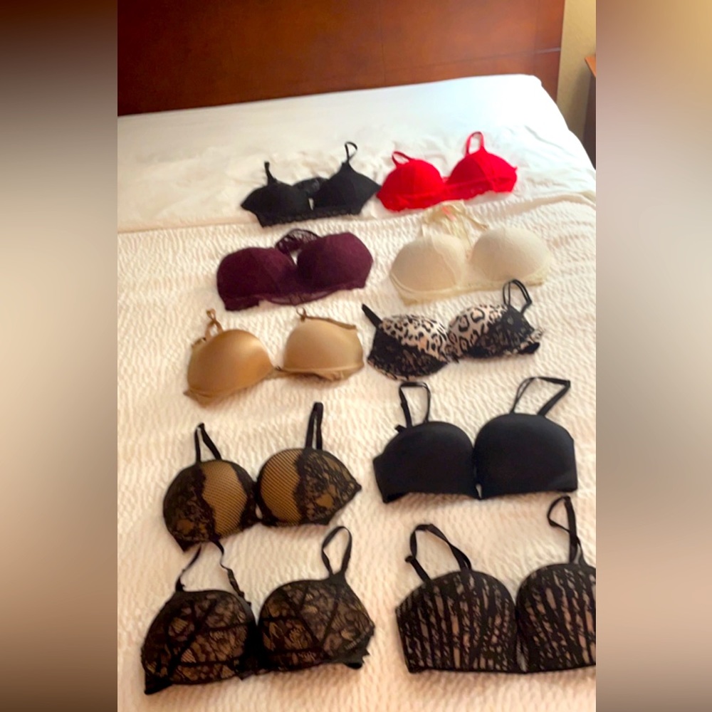 10 Victoria’s Secret size 34D bras, mint condition.